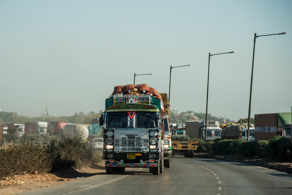 Inde : demi-tour sur autoroute