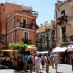 Taormine, place avec terrasses de restaurants