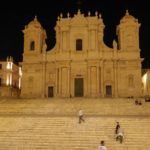 Grand escalier de San Nicolo à Noto de nuit