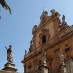 Modica, Eglise San Pietro et ses nombreuses statues