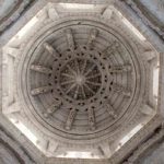 inde-rajasthan-ranakpur-coupole de marbre blanc