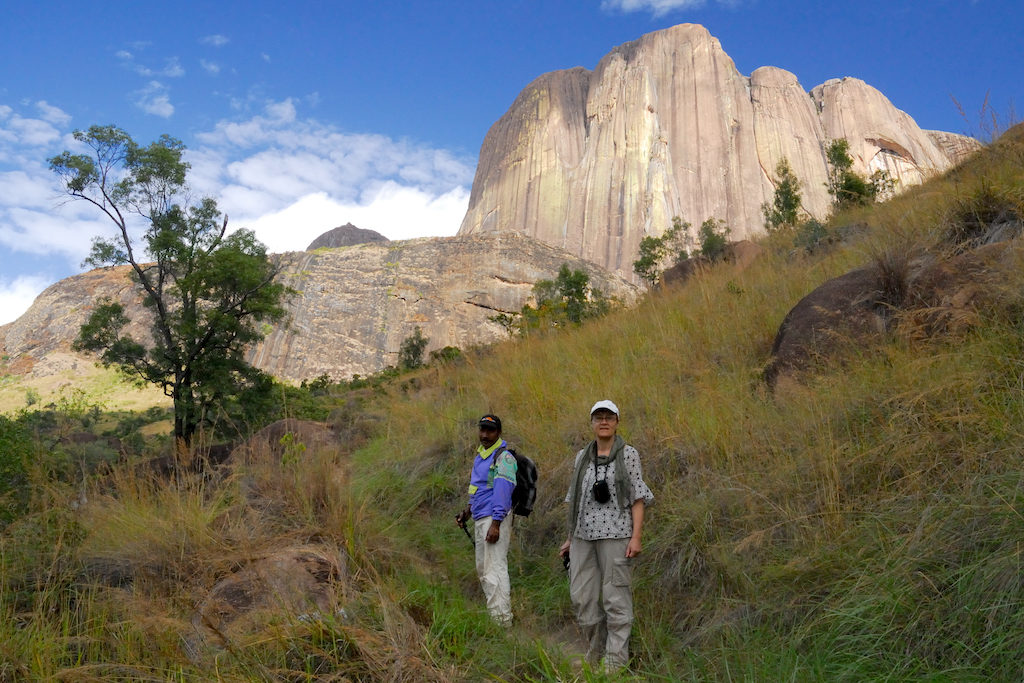Madagascar - camp catta, trekking ou alpinisme, ce sera une sortie moura moura avec jean-Paul