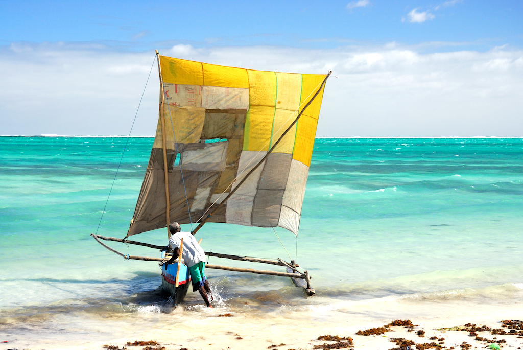 Pêcheur dans le lagon du Canal du Mozambique
