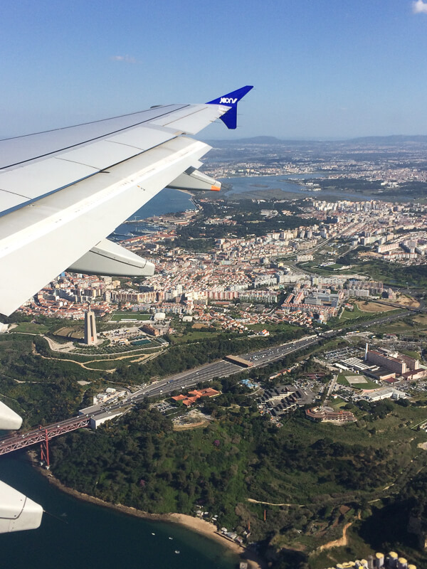 Lisbonne - Arrivée en avion sous le soleil