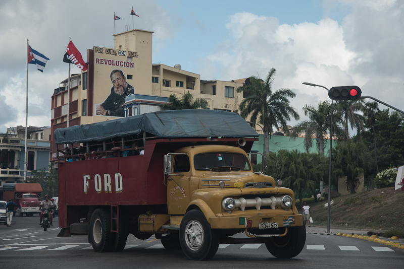 Cuba- Santiago, transport scolaire