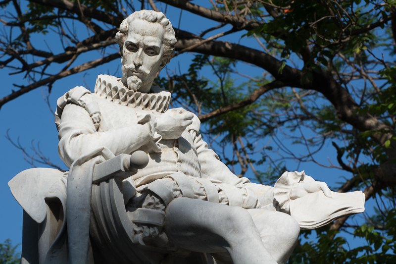 Cuba - La Havane - statue de Cervantes Cuba - La Havane - statue de Cervantes