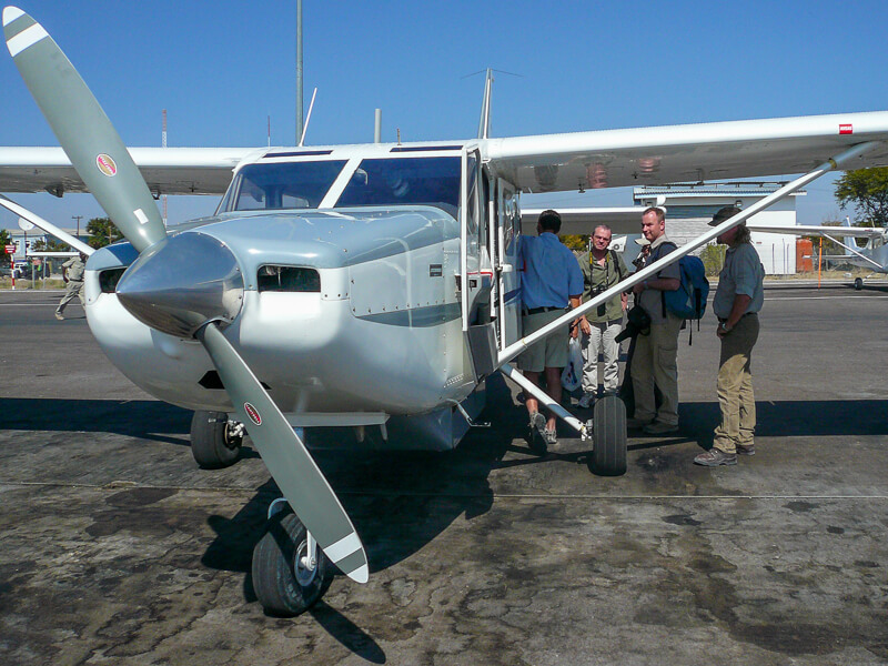 Afrique australe, Botswana - Embarquement pour Le delta de l'Okavango en avion
