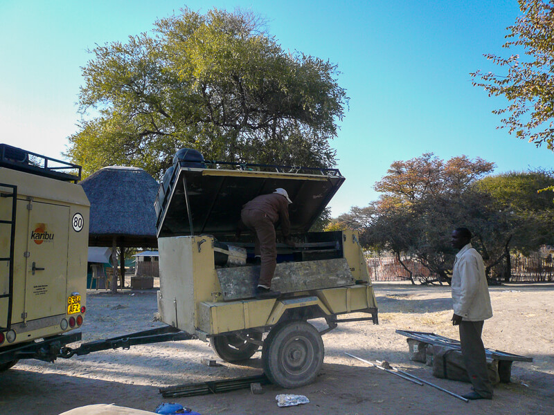 Afrique australe, Botswana - matériel et ravitaillement pour plusieurs jours dans le delta de l'Okavango et même jusqu'à Chobe
