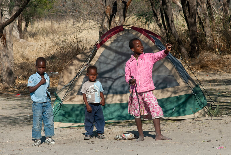 Afrique australe, Botswana - Enfants dans un village du delta de l'Okavango