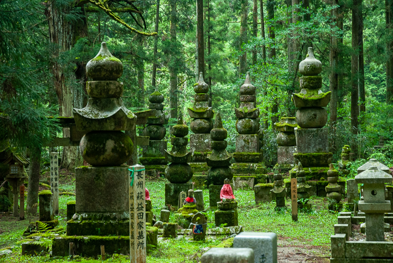 Japon, Mont Koya - le cimetière bouddhique