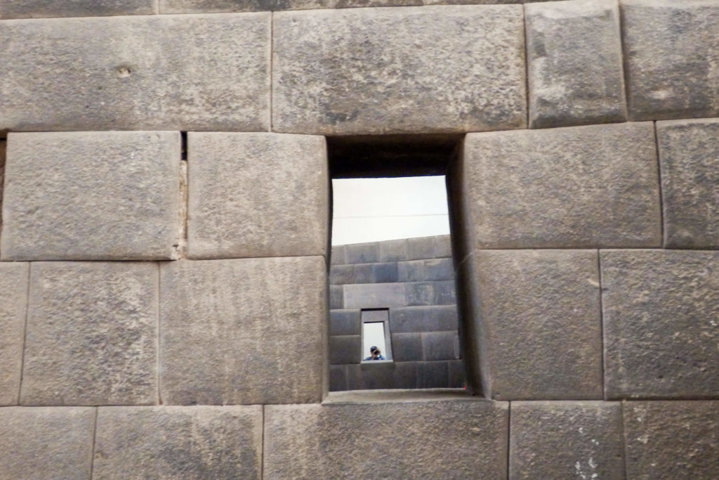 Pérou, Cuzco - Murs Incas au temple du soleil