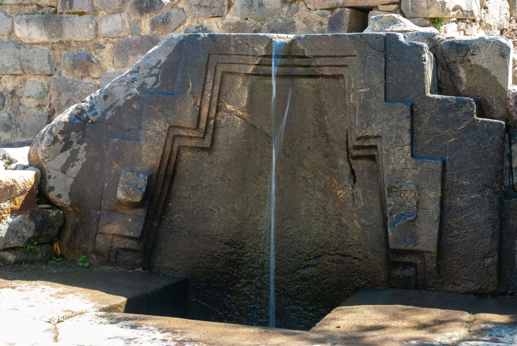 Pérou, Vallée sacrée - fontaine réunissant les 3 mondes incas à Ollantaytambo