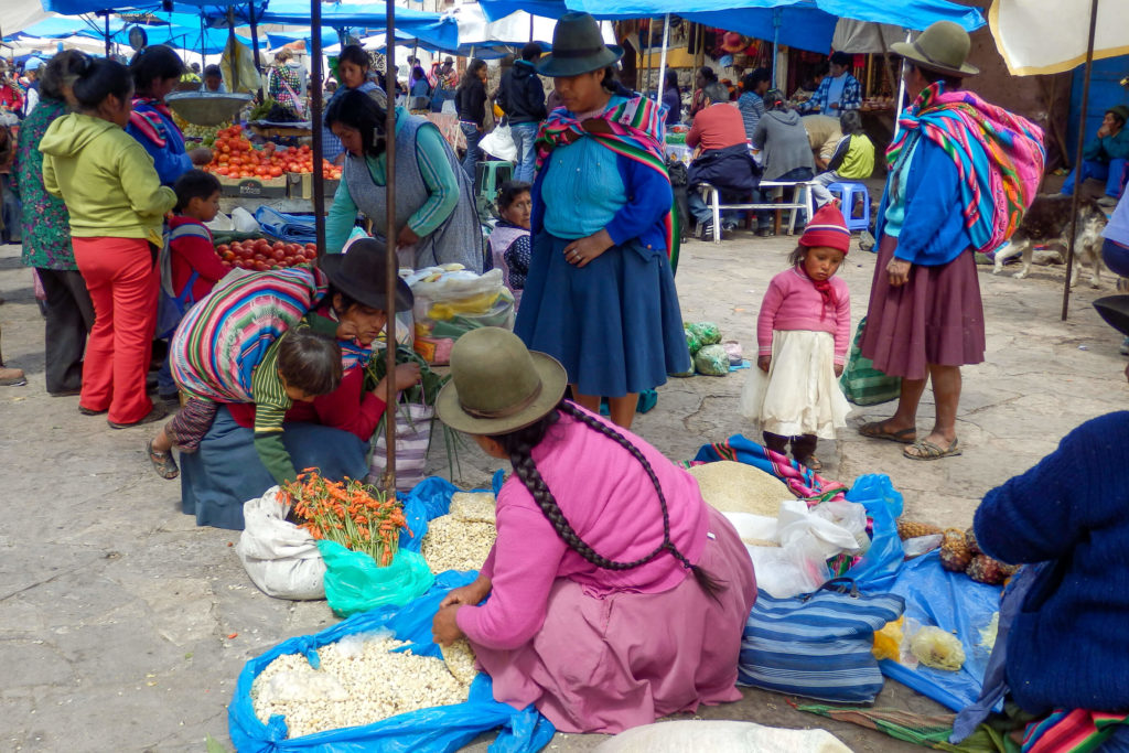 Pérou, Vallée sacrée - Fruits et légumes au marché de Pisac