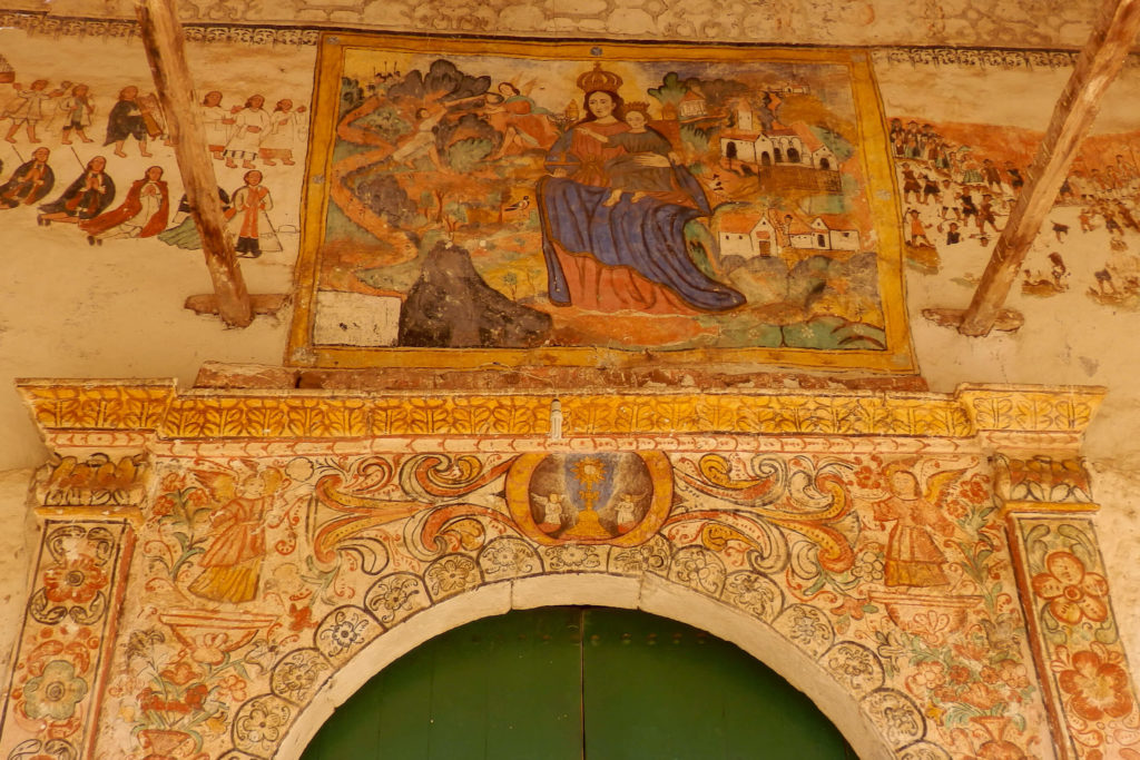 Pérou, Vallée sacrée - Chinchero, eglise coloniale, décoration du porche