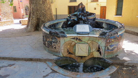 France- Arrière pays de Collioure, Céret - fontaine en hommage à Picasso