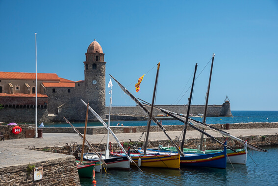 France - Ville de Collioure, le port et ses barques catalanes