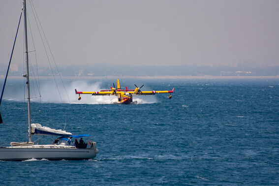 France - Baie de Collioure, canadair