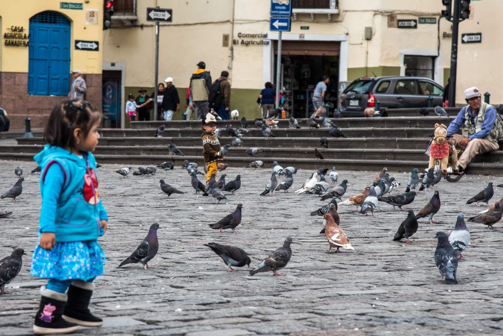 Equateur-Jeu d'enfants à Quito