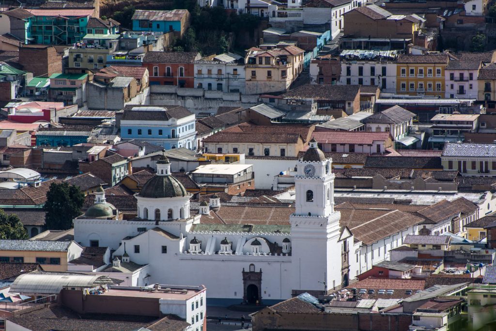 Equateur-Panorama depuis la Vierge de Quito