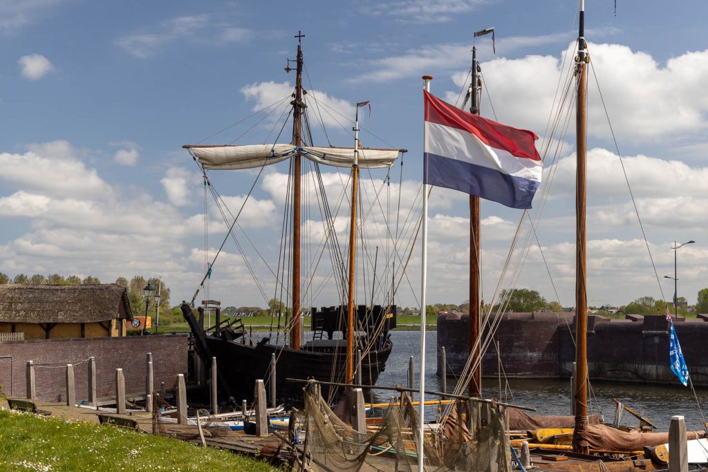 Pays-bas, Kampen - bateaux traditionnels sur la rivière IJssel