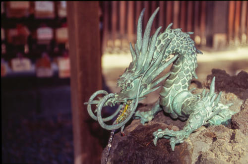 Japon,Tokyo - fontaine dragon du temple Kiyo Misu dans  parc Ueno