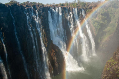 Afrique australe - Zambie, arc-en-ciel devant les chutes du Zambèze