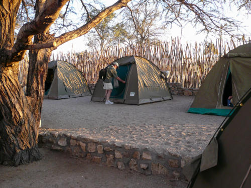 Afrique australe -Namib - Installation des tentes 