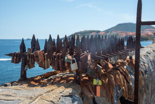 France - Ville de Collioure, cadenas sur les grille due phare-vert