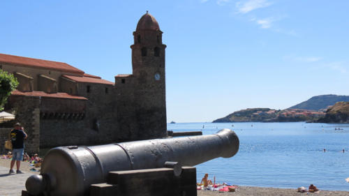 France - Ville de Collioure, un des anciens canons protégeant la baie