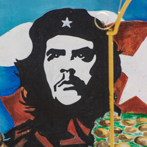 Cuba - effigie du Che 3*4 mètres à l'entrée d'une école, pour qu'ils n'oublient pas 