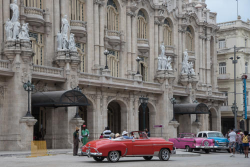 Cuba - La Havane,  devant le grand théâtre 