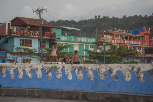 Baracoa, le front de mer soumis aux vents violents et aux vagues