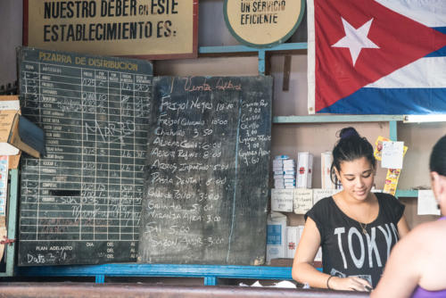 Cuba - La Havane, boutique pour pesos cubains non convertibles 