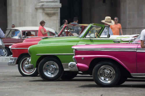 Cuba - La Havane, de belles voitures de toutes les couleurs