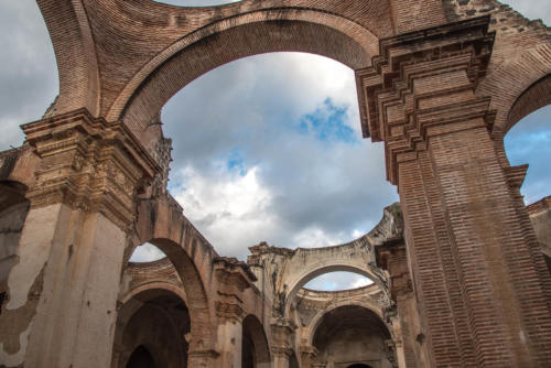 Arches en ruines de l'ancienne cathédrale d'Antigua