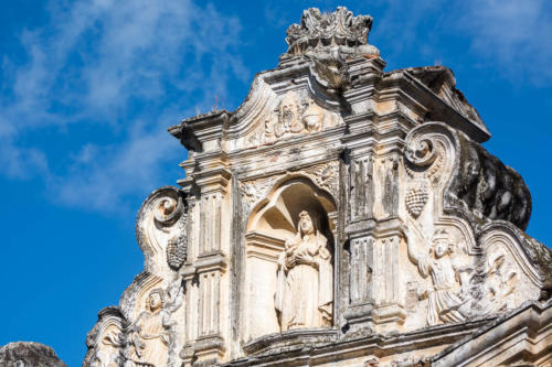 Sommet de la façade de la cathédrale d'Antigua