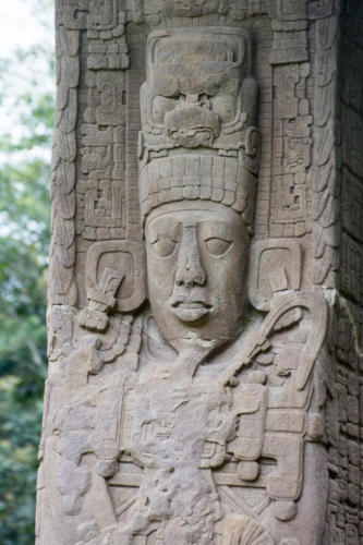 Site archéologique maya de Quiriguá,  stèle sculptée