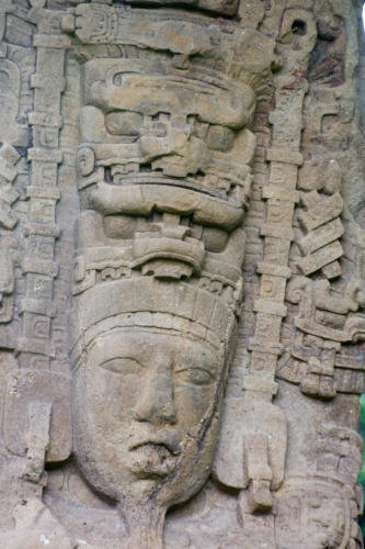 Site archéologique maya de Quiriguá, stèle sculptée