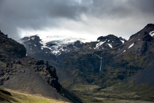 Islande, Parc lde Skaftaffell, les nuages laissent entrevoir les glaciers