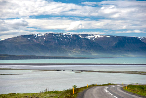 Islande, pont sur le fjord entre les péninsules Trollskagi et Vatnsnes