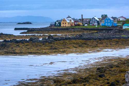 Islande, île de Flattey, vue colorée du village