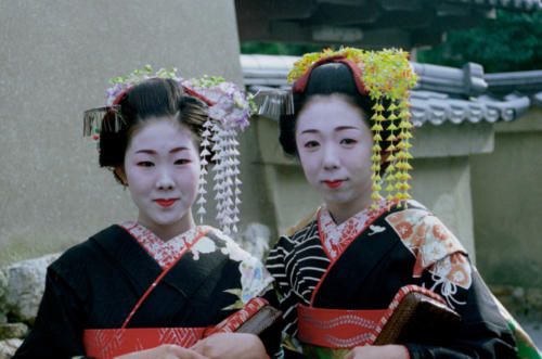 Japon, Tokyo - Gheshas ou jeunes femmes posant en geishas