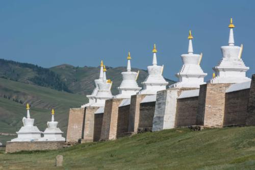 Mongolie - Karakorum, enceinte de stupas