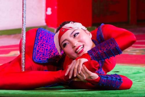 Le cirque traditionnel Mongol, contorsionniste