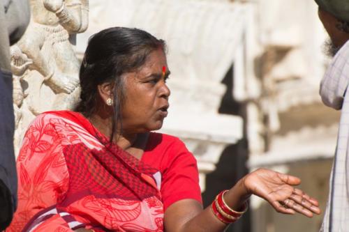 Femme en sari à Udaipur
