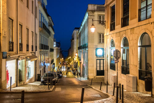 Lisbonne - Rue en pente à Chiado