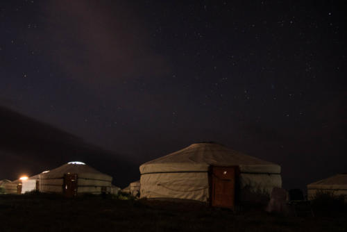 Mongolie - le Gobi, les yourtes aux lumières de la nuit