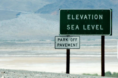 Death Valley - Niveau de la mer 86 m au dessus de la mer de sel