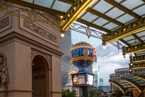 Las Vegas - Le paris avec Arc de Triomphe et mongolfière