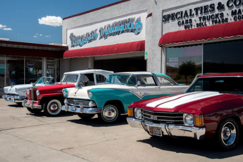 Une collection de voitures anciennes à Kingman